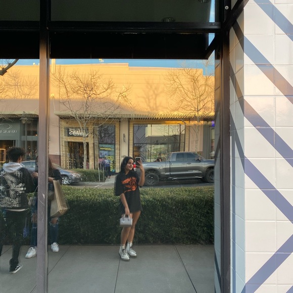 Meet your Posher, Jocelyn - Picture 1 of 1